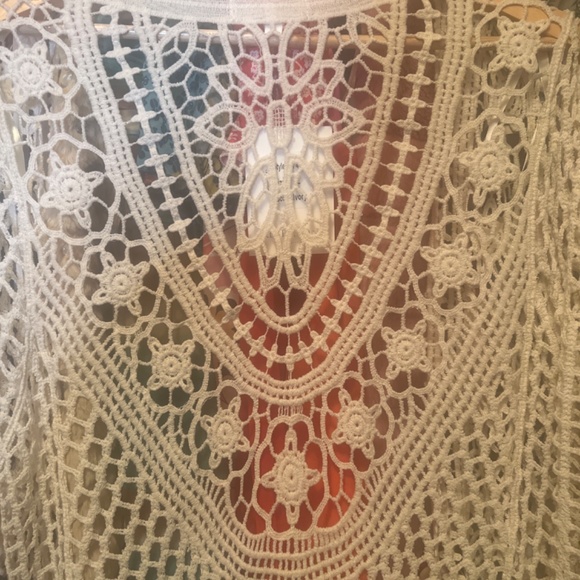 Gorgeous throw in cream color - Picture 4 of 7